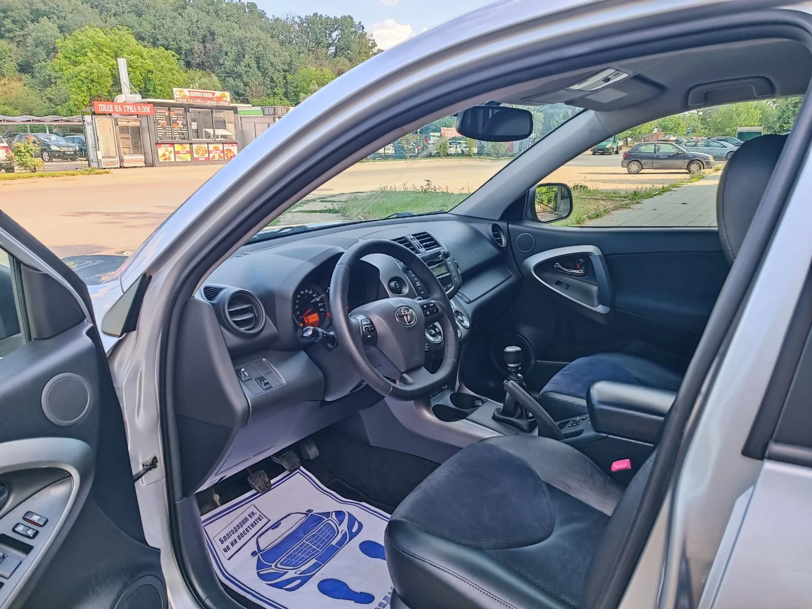 Toyota Rav4 2.0i-158 kc-ШВЕЙЦАРИЯ-РЪЧКА-6ск-4х4-FACELIFT, снимка 8 - Автомобили и джипове - 54988569