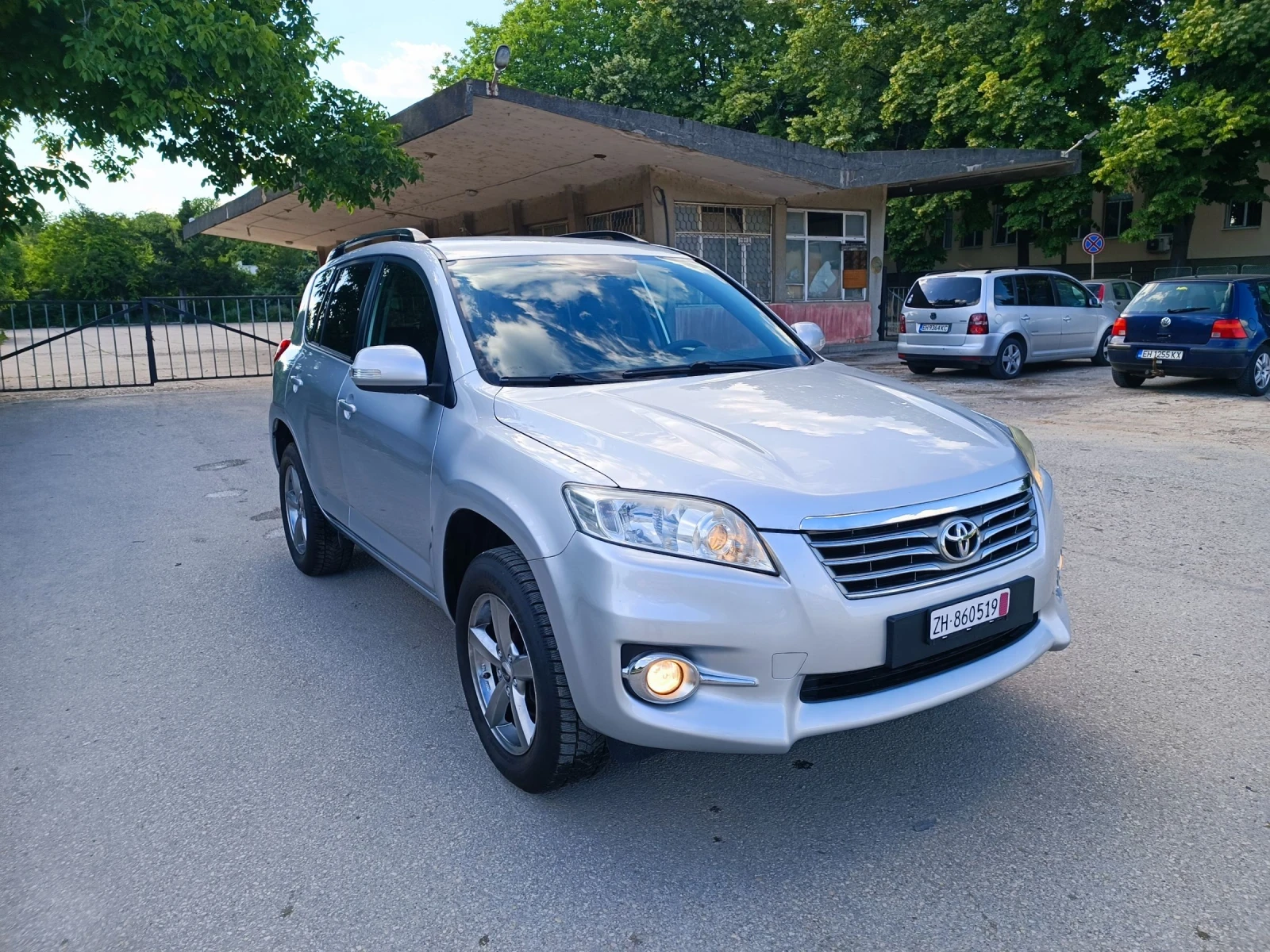 Toyota Rav4 2.0i-158 kc-ШВЕЙЦАРИЯ-РЪЧКА-6ск-4х4-FACELIFT, снимка 2 - Автомобили и джипове - 54988569