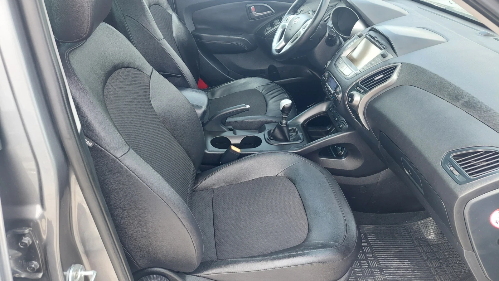 Hyundai IX35 1.7 NAVI FULL EKSTRI, снимка 10 - Автомобили и джипове - 55040582