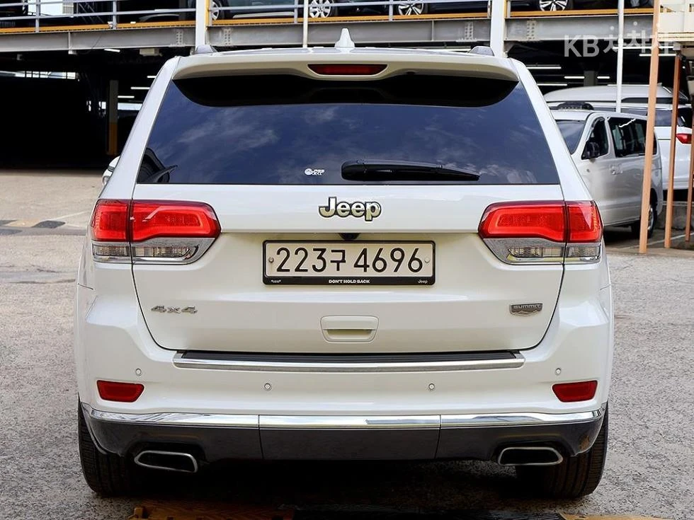 Jeep Grand cherokee 3.6 SUMMIT HARMON KARDON/PANORAMA/360CAM, снимка 4 - Автомобили и джипове - 55407416