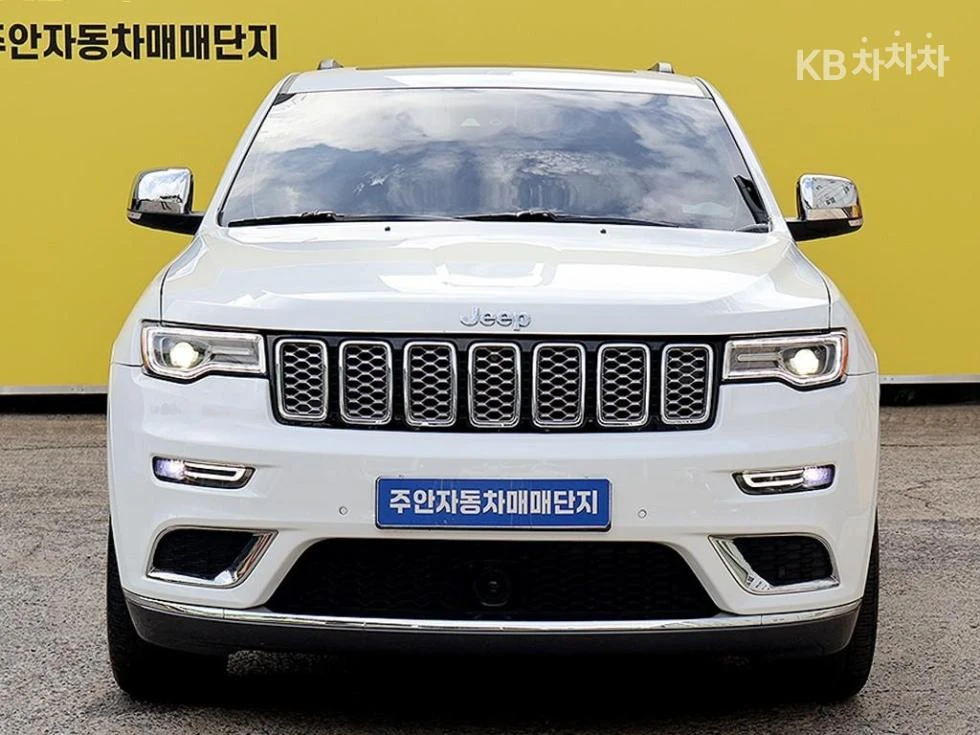 Jeep Grand cherokee 3.6 SUMMIT HARMON KARDON/PANORAMA/360CAM, снимка 3 - Автомобили и джипове - 55407416