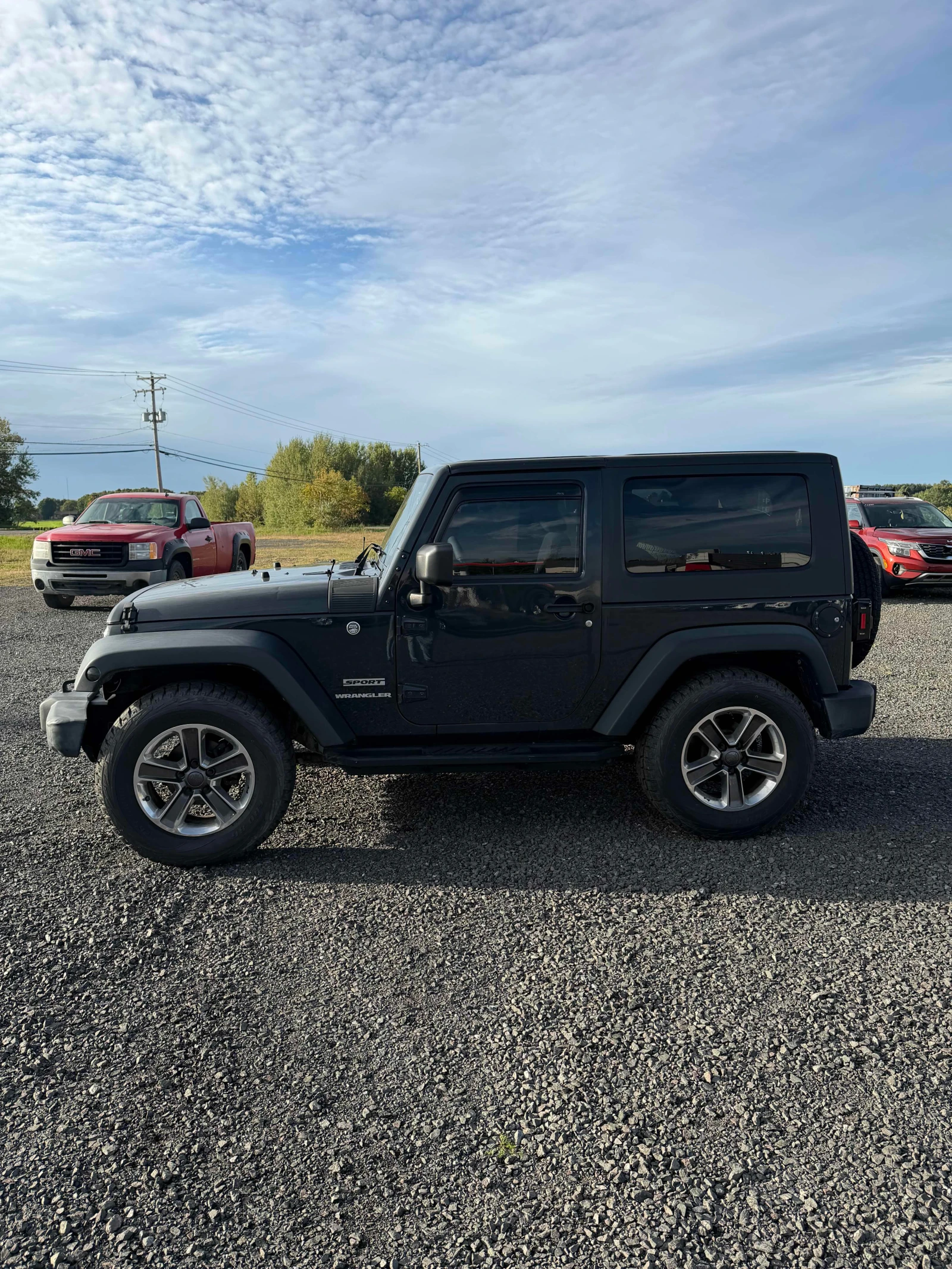 Jeep Wrangler Sport* CARFAX* АВТОКРЕДИТ БЕЗ ПЪРВОНАЧАЛНА ВНОСКА*, снимка 2 - Автомобили и джипове - 56155046
