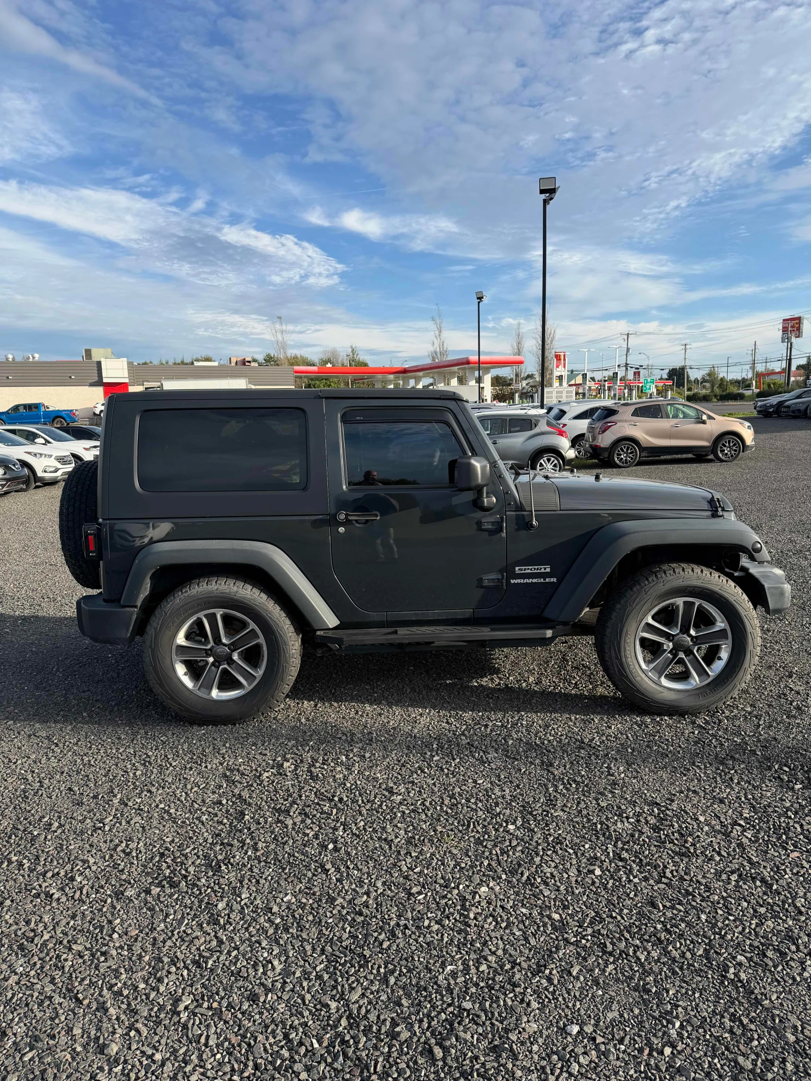 Jeep Wrangler Sport* CARFAX* АВТОКРЕДИТ БЕЗ ПЪРВОНАЧАЛНА ВНОСКА*, снимка 3 - Автомобили и джипове - 56155046