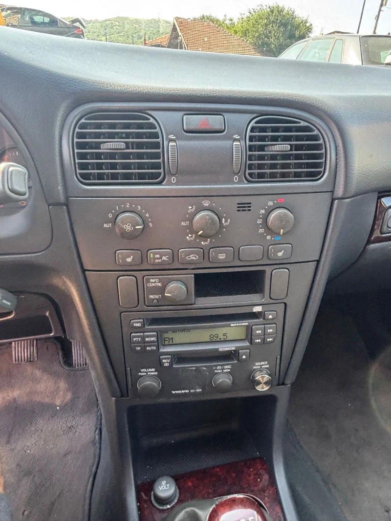 Volvo V40, снимка 16 - Автомобили и джипове - 50798109