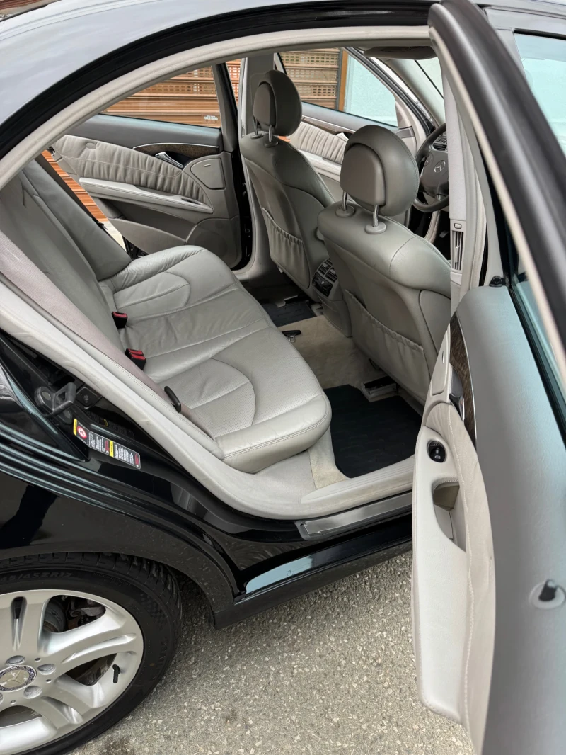 Mercedes-Benz E 320, снимка 9 - Автомобили и джипове - 52836343