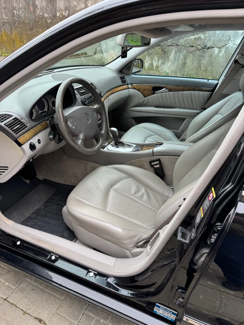 Mercedes-Benz E 320, снимка 11 - Автомобили и джипове - 52836343