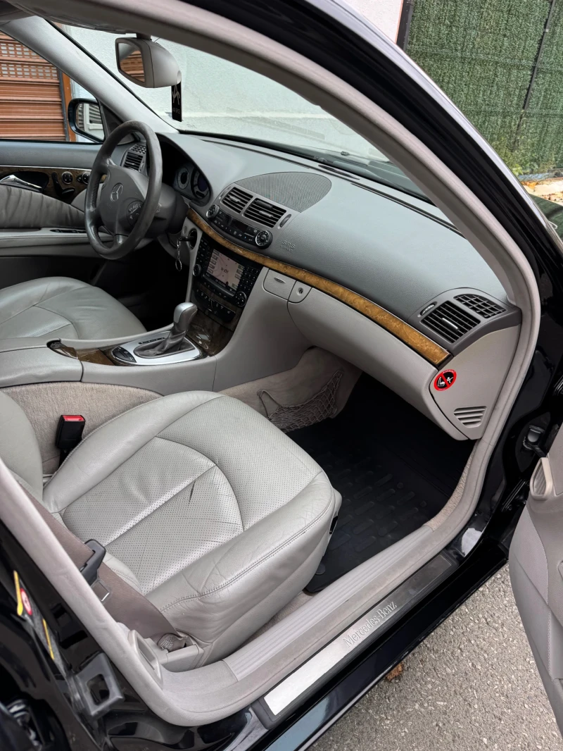 Mercedes-Benz E 320, снимка 8 - Автомобили и джипове - 52836343