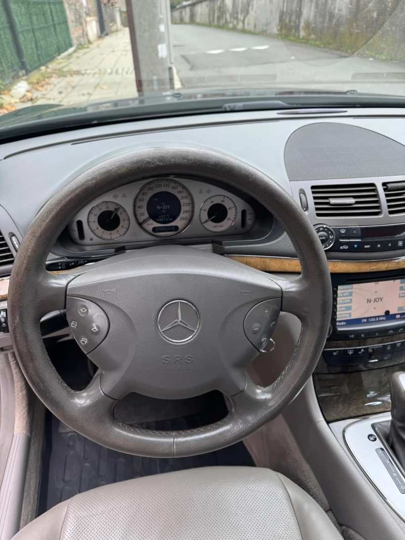 Mercedes-Benz E 320, снимка 7 - Автомобили и джипове - 52836343