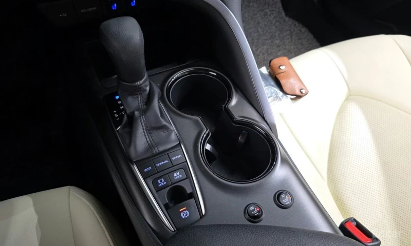 Toyota Camry, снимка 9 - Автомобили и джипове - 53089423