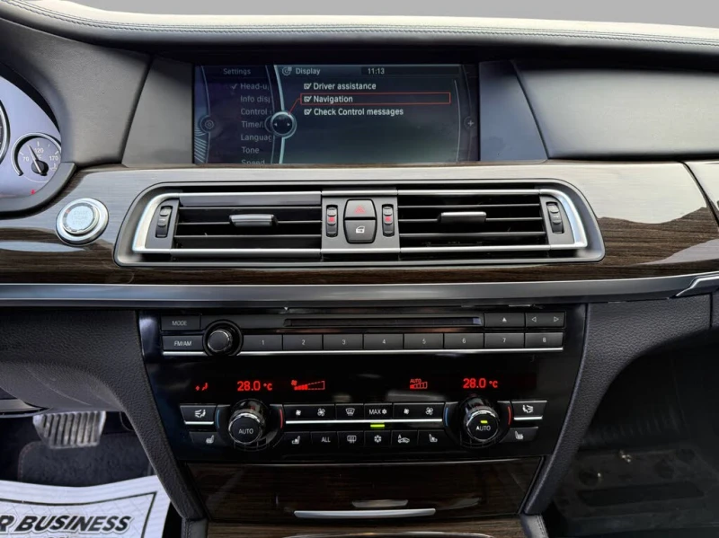 BMW 750 750i* xDrive* Автокредит* (Цена до БГ) , снимка 11 - Автомобили и джипове - 53416964