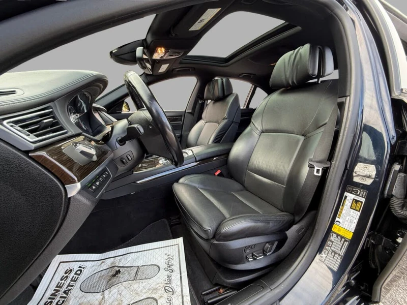 BMW 750 750i* xDrive* Автокредит* (Цена до БГ) , снимка 14 - Автомобили и джипове - 53416964