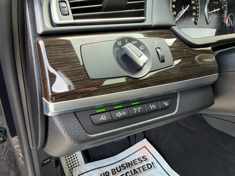 BMW 750 750i* xDrive* Автокредит* (Цена до БГ) , снимка 7 - Автомобили и джипове - 53416964