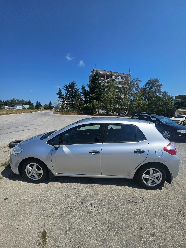 Toyota Auris 1.4D4D, снимка 5 - Автомобили и джипове - 47959744