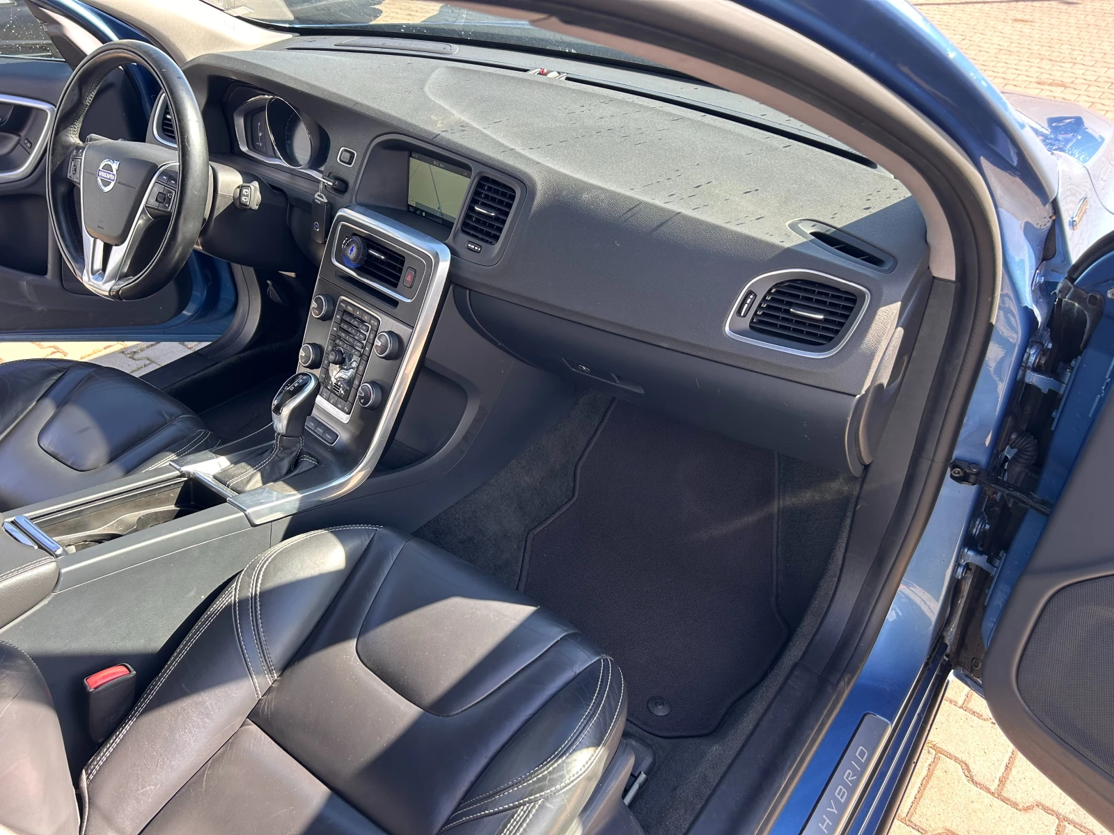 Volvo V60 2.4PLUG IN HUBRID AVTOMAT/KOJA/NAVI EURO 5 | Mobile.bg   11