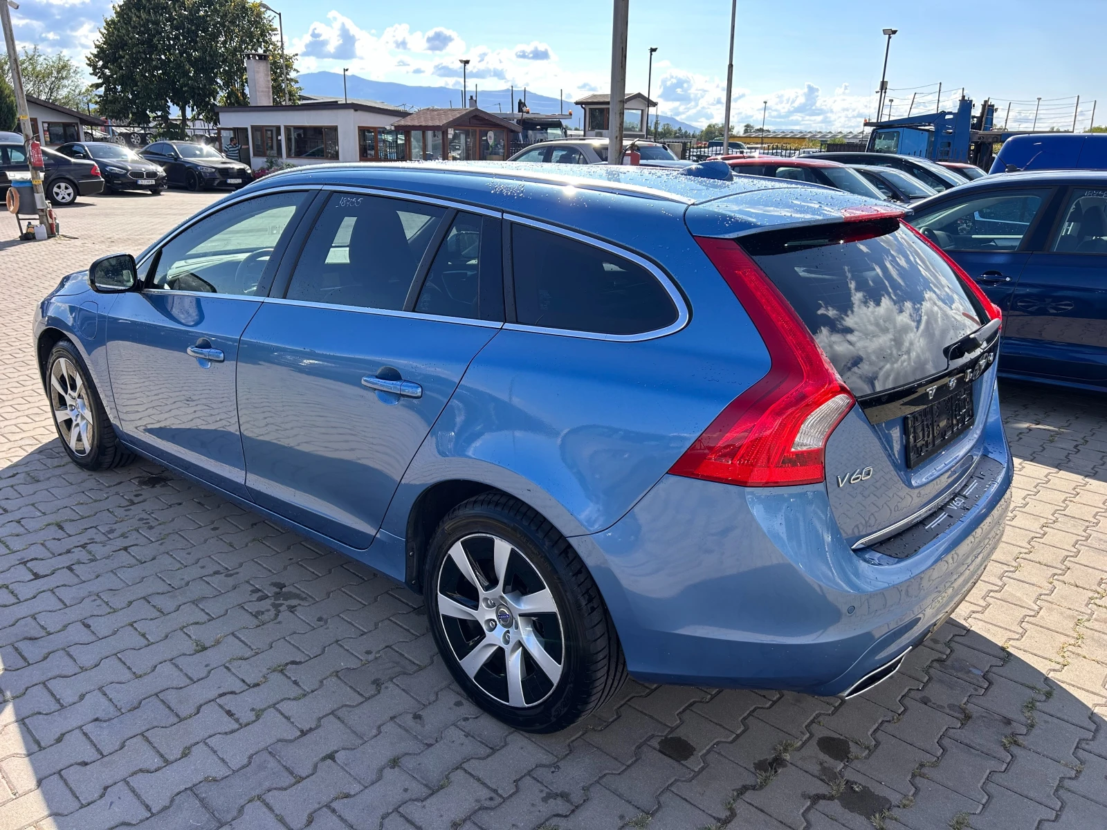 Volvo V60 2.4PLUG IN HUBRID AVTOMAT/KOJA/NAVI EURO 5 - изображение 8