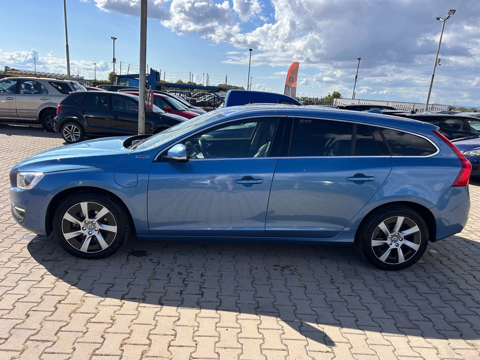 Volvo V60 2.4PLUG IN HUBRID AVTOMAT/KOJA/NAVI EURO 5 - изображение 9
