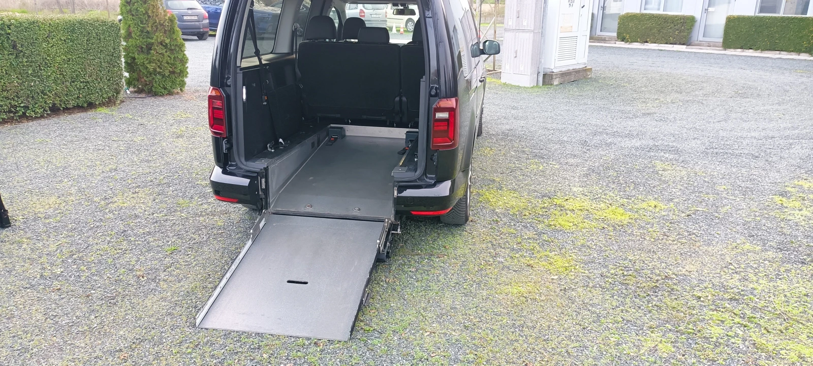 VW Caddy 2.0TDI DSG 7местен - изображение 10