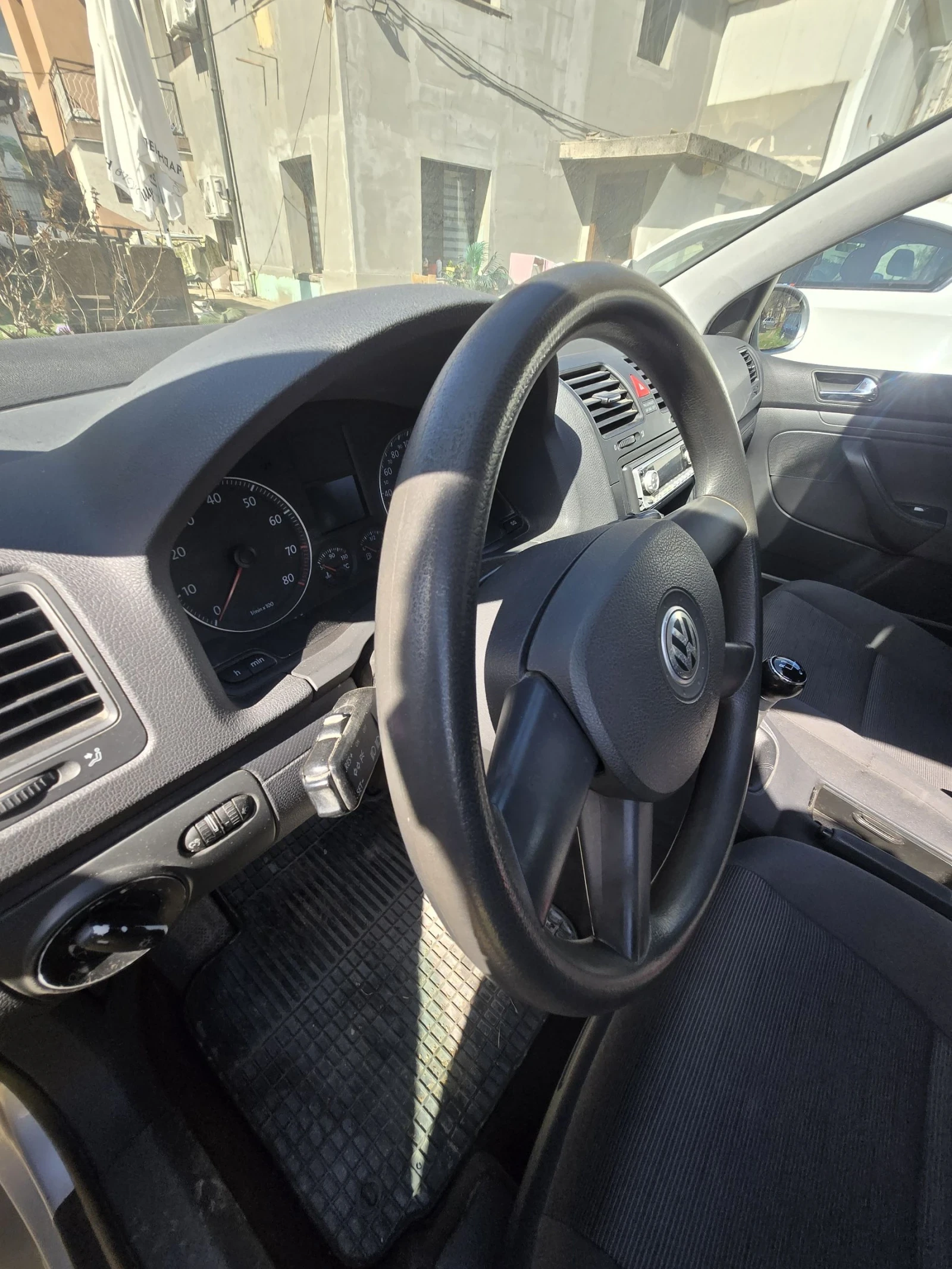 VW Golf 1.6 бензин 102к.с. Промоция , снимка 9 - Автомобили и джипове - 53845120