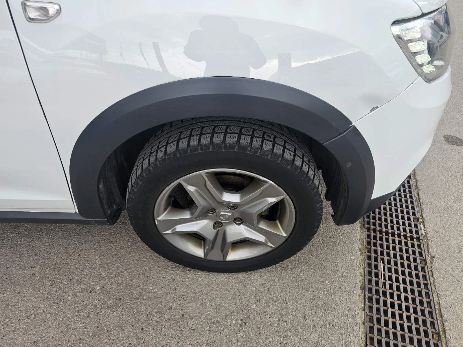 Dacia Sandero 0.9 TCe 90, снимка 11 - Автомобили и джипове - 53986207