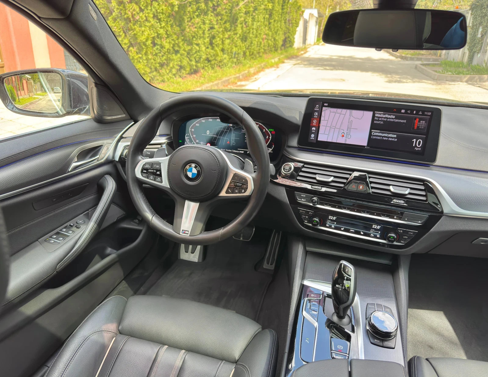 BMW 530 Xdrive* PANORAMA* Keyless* HEAD UP* , снимка 7 - Автомобили и джипове - 54208732