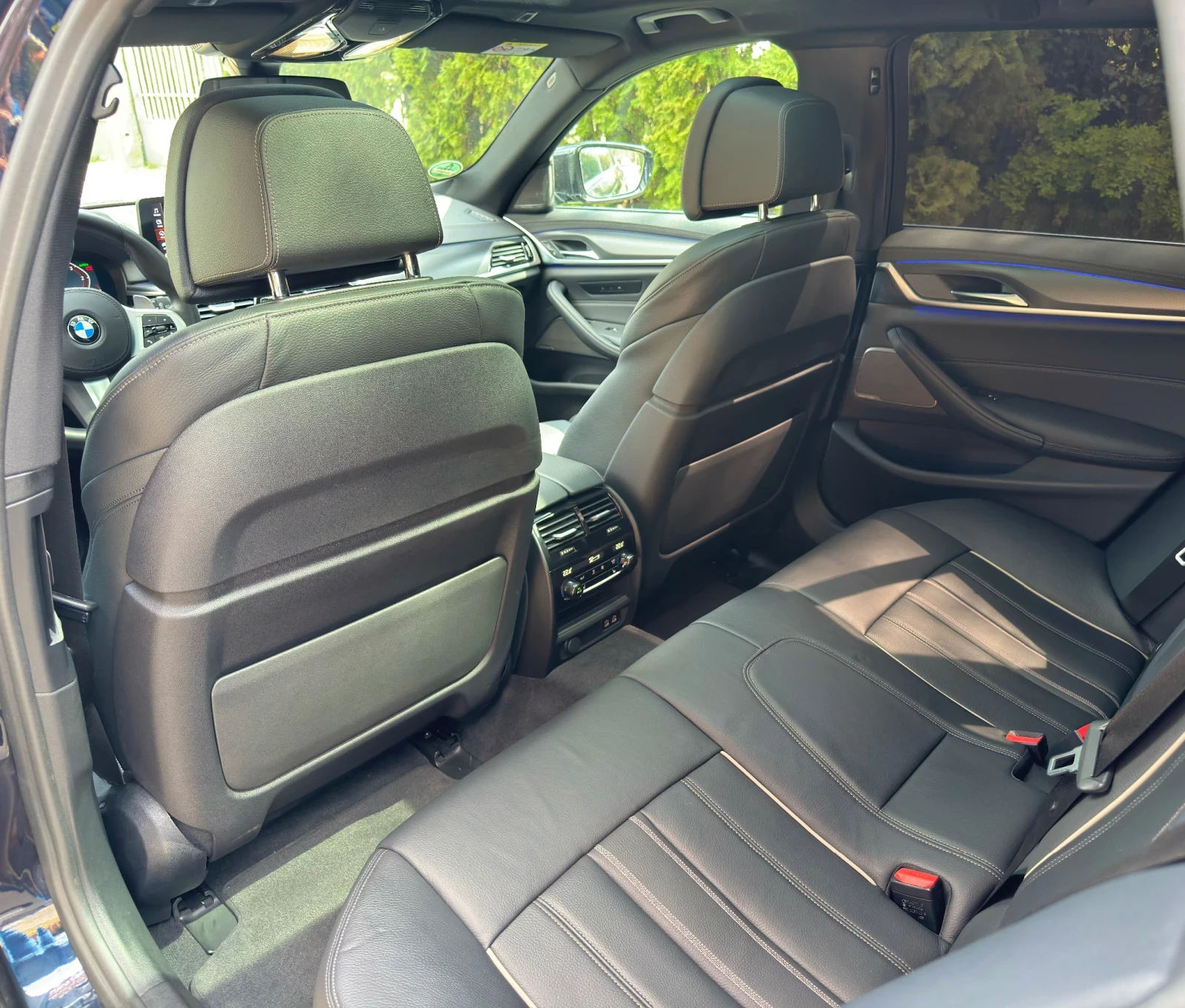 BMW 530 Xdrive* PANORAMA* Keyless* HEAD UP* , снимка 10 - Автомобили и джипове - 54208732