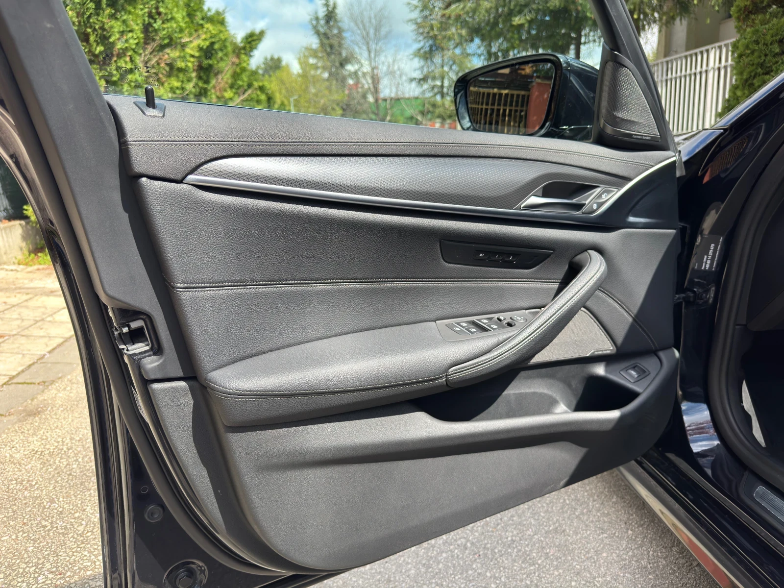 BMW 530 Xdrive* PANORAMA* Keyless* HEAD UP* , снимка 6 - Автомобили и джипове - 54208732