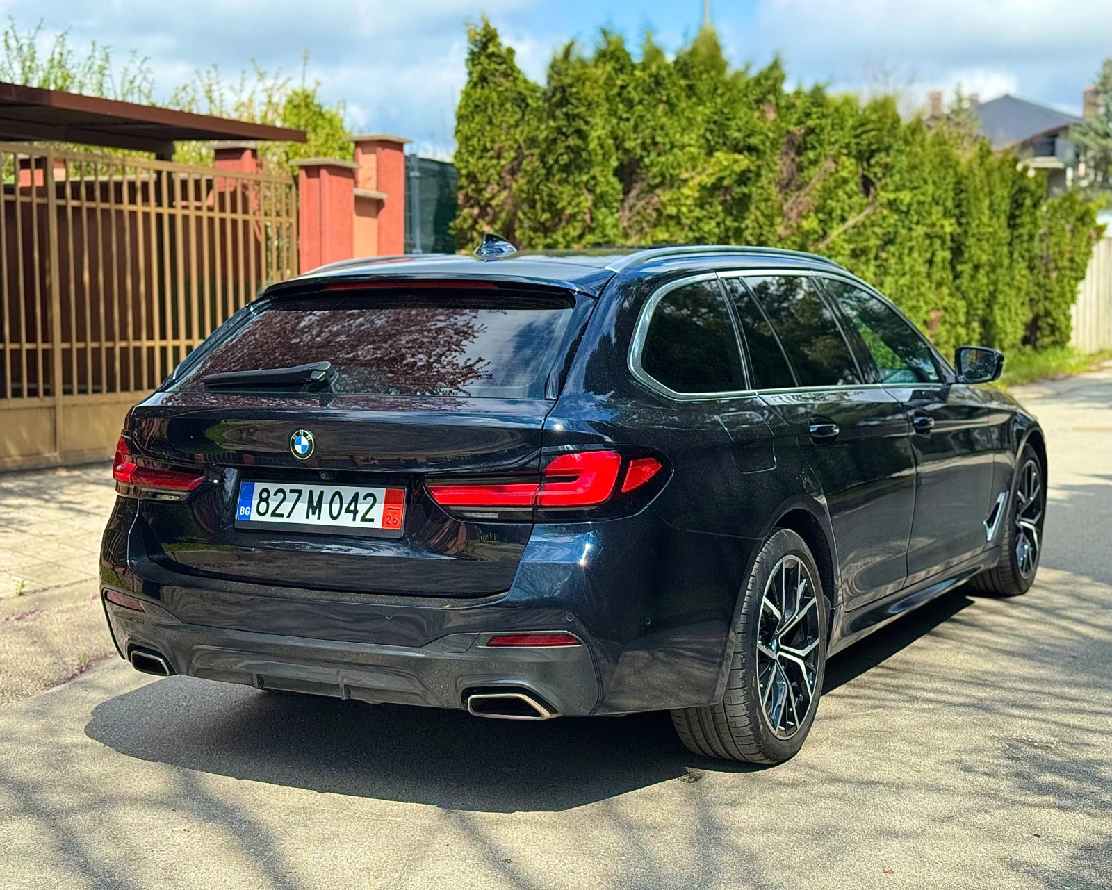 BMW 530 Xdrive* PANORAMA* Keyless* HEAD UP* , снимка 4 - Автомобили и джипове - 54208732