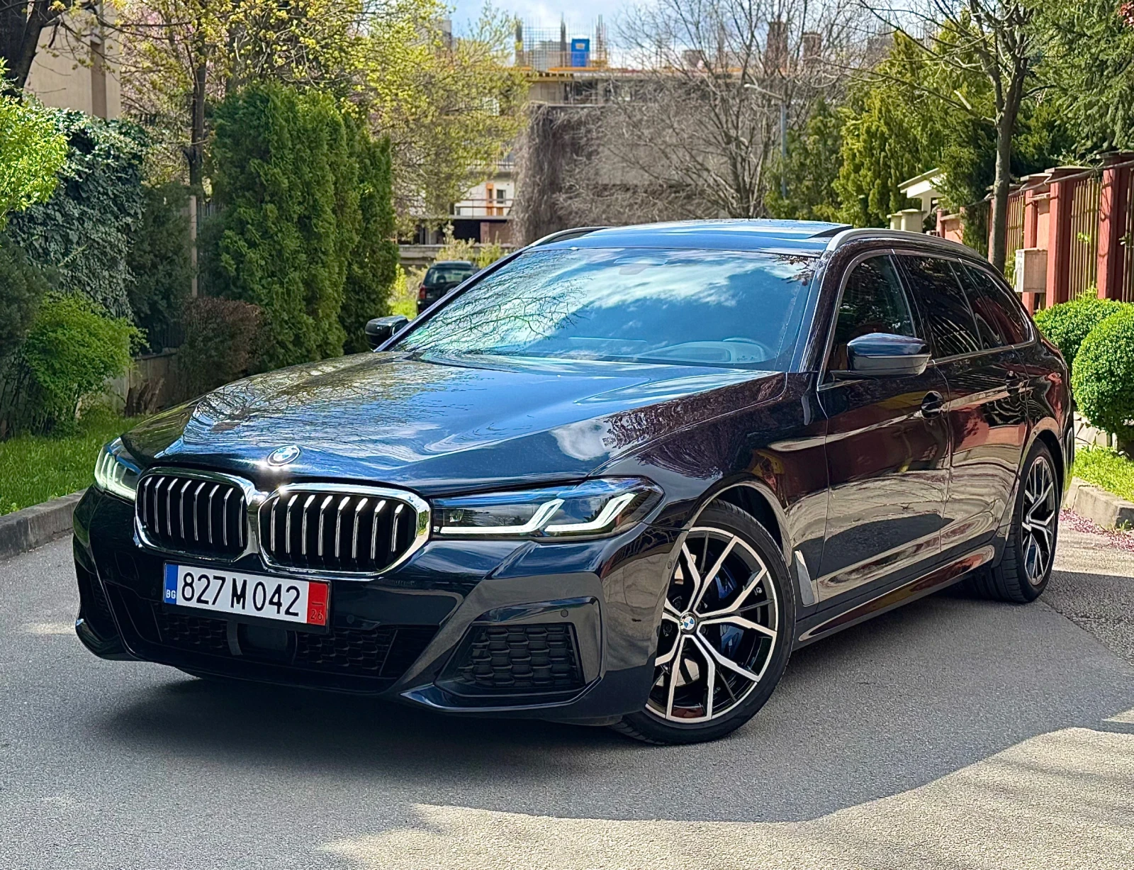 BMW 530 Xdrive* PANORAMA* Keyless* HEAD UP* , снимка 2 - Автомобили и джипове - 54208732