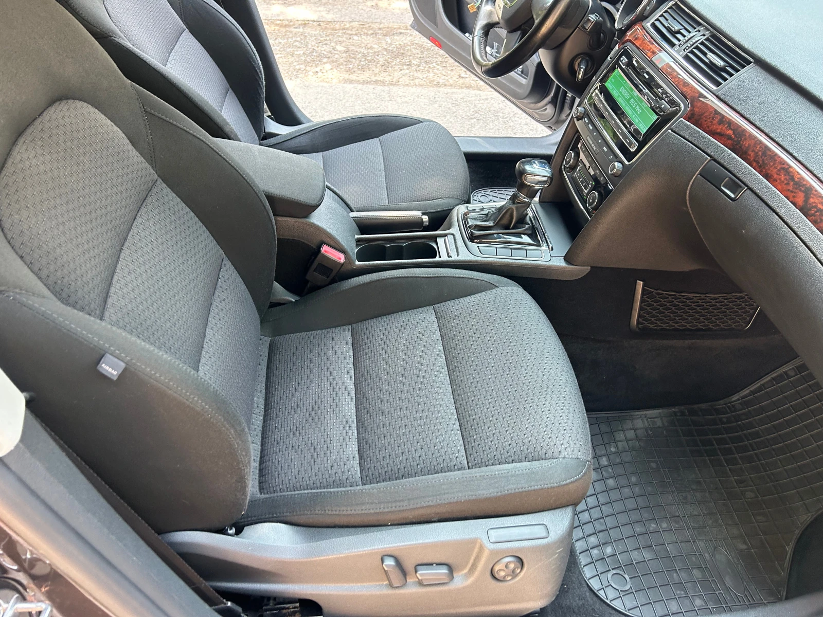 Skoda Superb 2, 0TDI DSG 170K, снимка 11 - Автомобили и джипове - 54811328