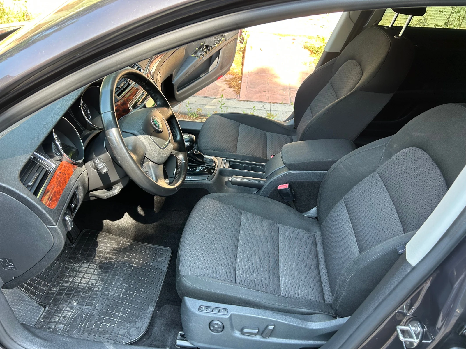 Skoda Superb 2, 0TDI DSG 170K, снимка 9 - Автомобили и джипове - 54811328