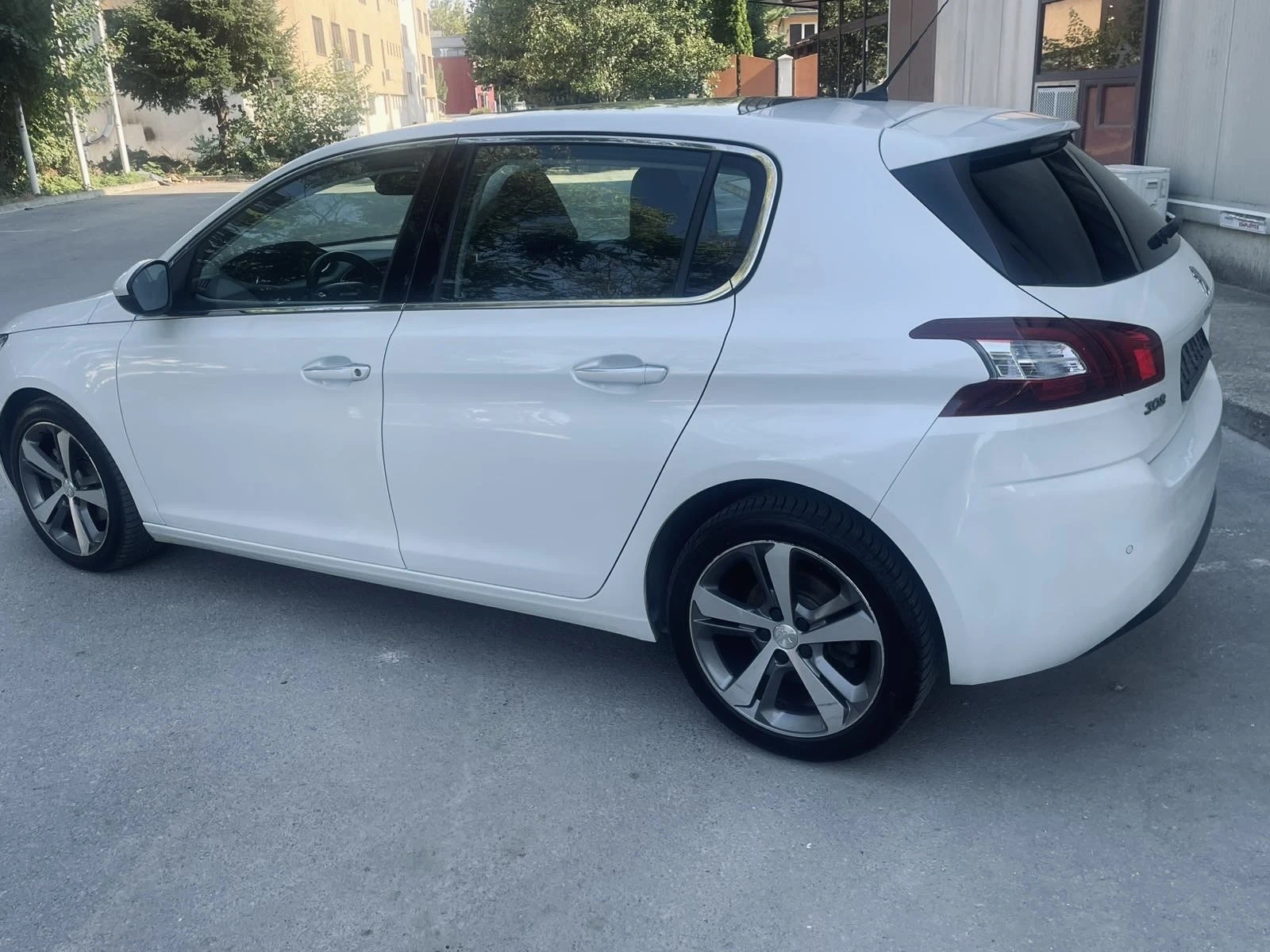 Peugeot 308 1.6 e-HDi Allure, снимка 9 - Автомобили и джипове - 55597885