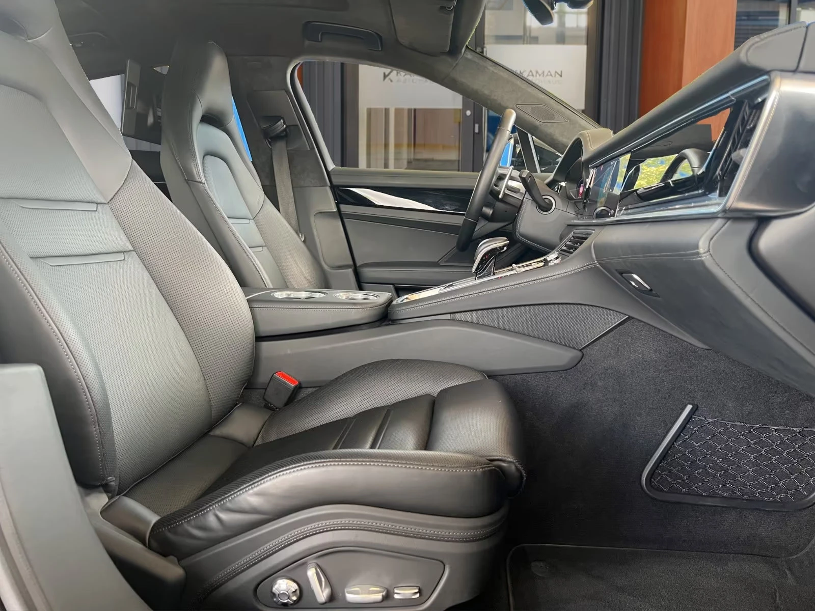 Porsche Panamera TURBO S/E-HYBRID/700HP/360/PANO/BURMASTER/851z, снимка 10 - Автомобили и джипове - 55833259