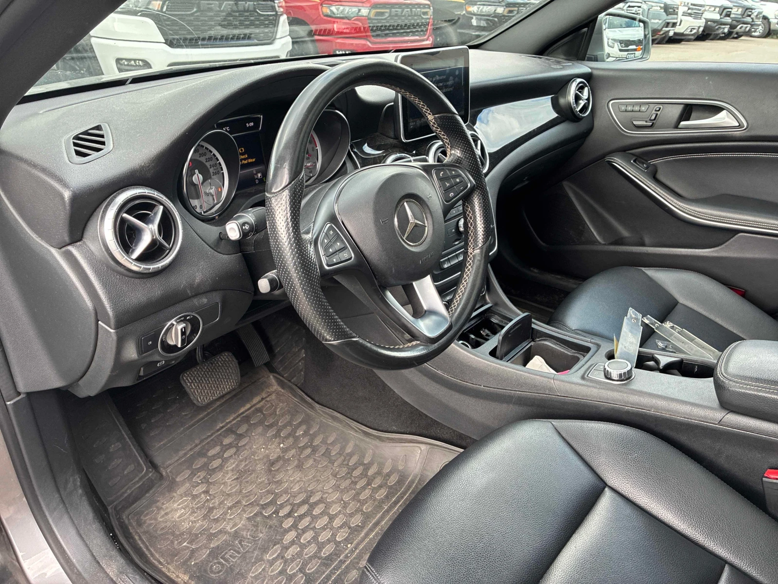 Mercedes-Benz CLA 250 * CARFAX * ОПЦИЯ ЗА ФИНАНСИРАНЕ , снимка 5 - Автомобили и джипове - 55884692