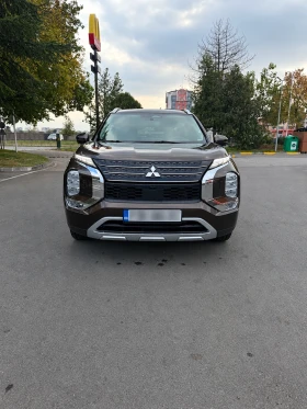 Mitsubishi Outlander 2.5L AWD 7 места