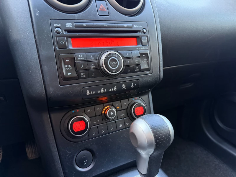 Nissan Qashqai 2.0 , снимка 11 - Автомобили и джипове - 52876821