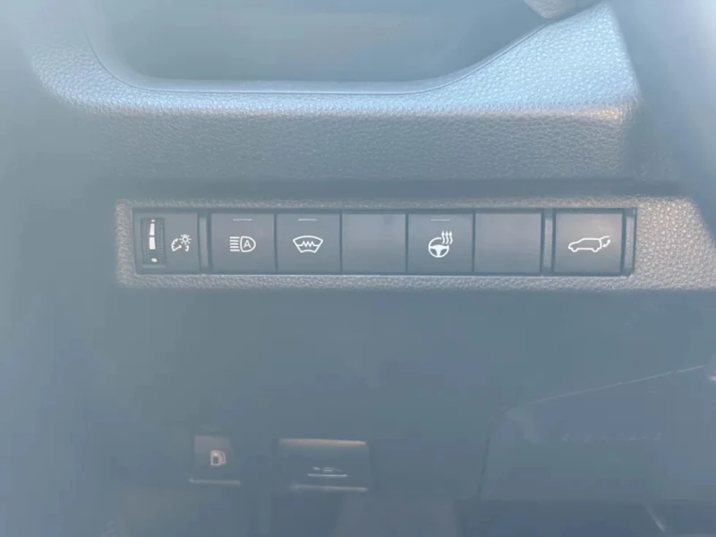 Toyota Rav4 xse, снимка 8 - Автомобили и джипове - 53374260