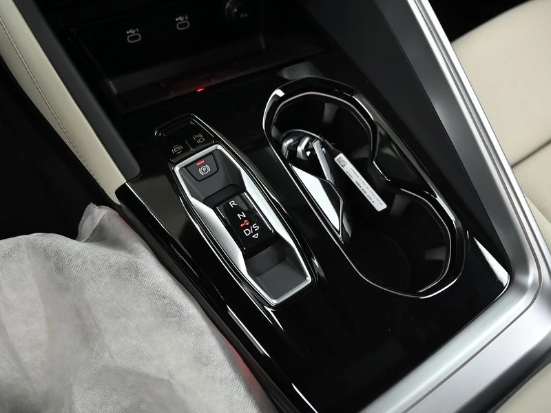 Audi Q5 40 TDI Quattro S Line| 190к.с.| ВКЛ.ТЕХНОТЕСТ, снимка 9 - Автомобили и джипове - 55717563