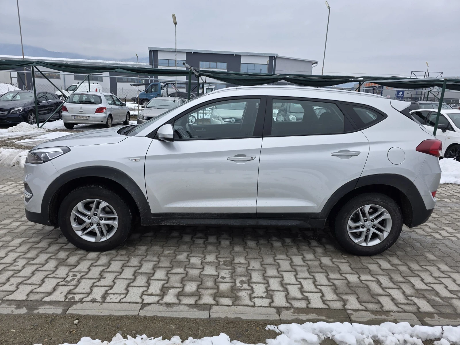 Hyundai Tucson 1.6i 153000km Euro6B Лизинг - изображение 4