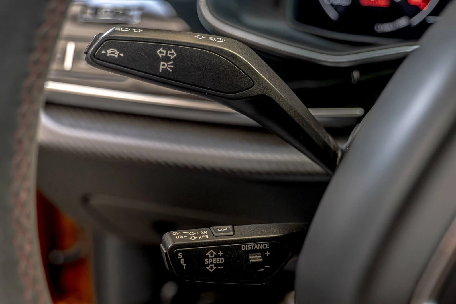 Audi RSQ8 4.0TFSI/Bang&Olufsen/Carbon/Керамика/Камера 360/, снимка 17 - Автомобили и джипове - 53785855