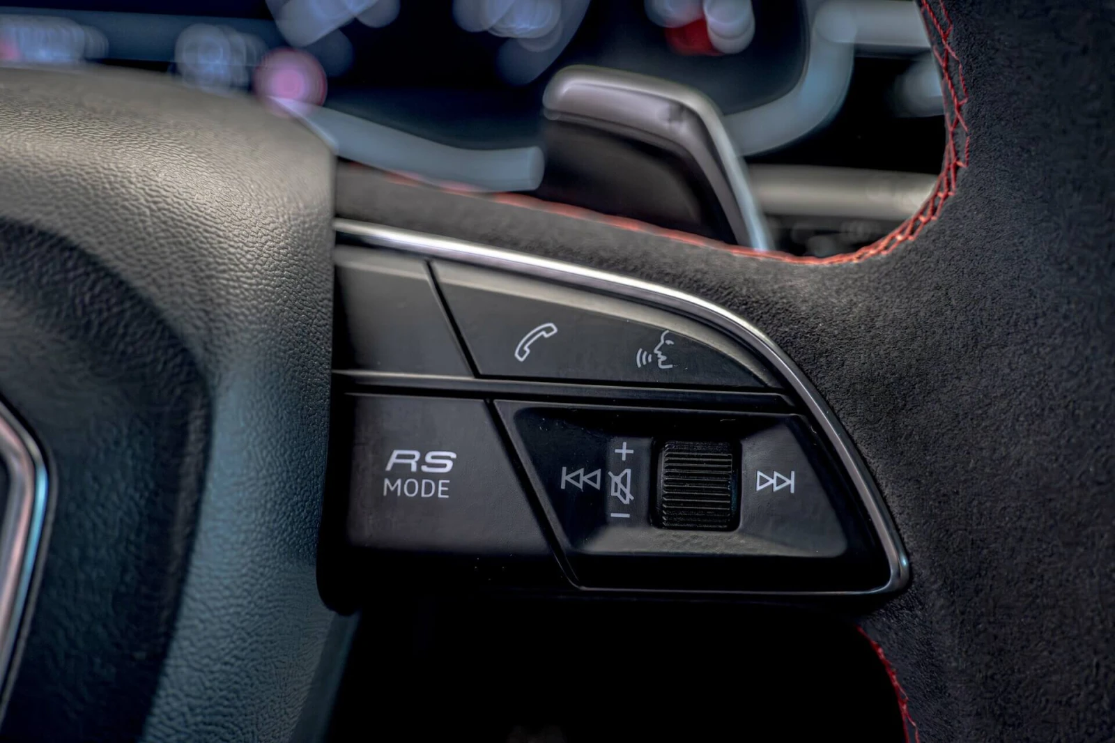 Audi RSQ8 4.0TFSI/Bang&Olufsen/Carbon/Керамика/Камера 360/, снимка 16 - Автомобили и джипове - 53785855