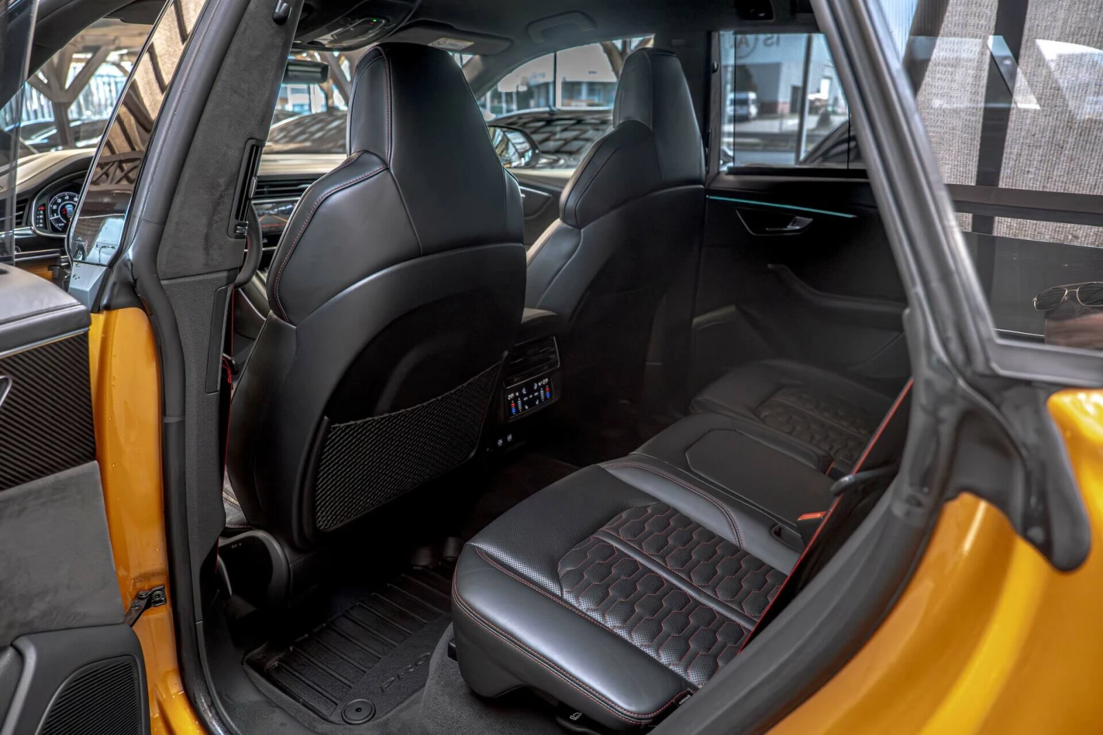 Audi RSQ8 4.0TFSI/Bang&Olufsen/Carbon/Керамика/Камера 360/, снимка 11 - Автомобили и джипове - 53785855