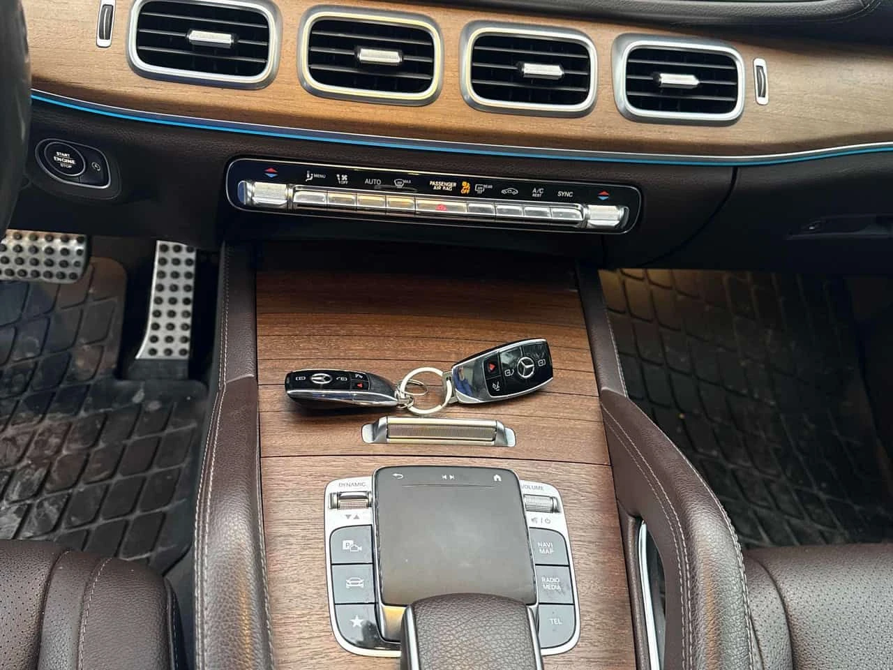 Mercedes-Benz GLS 450 /DISTRONIC/360/BURMESTER/CARFAX/PANO/NAVI, снимка 13 - Автомобили и джипове - 53978271