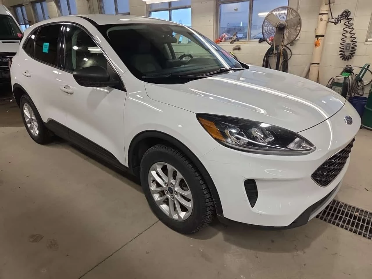 Ford Escape * SE * * ЗАДНА КАМЕРА* * ПОДГРЕВ* , снимка 2 - Автомобили и джипове - 54017758