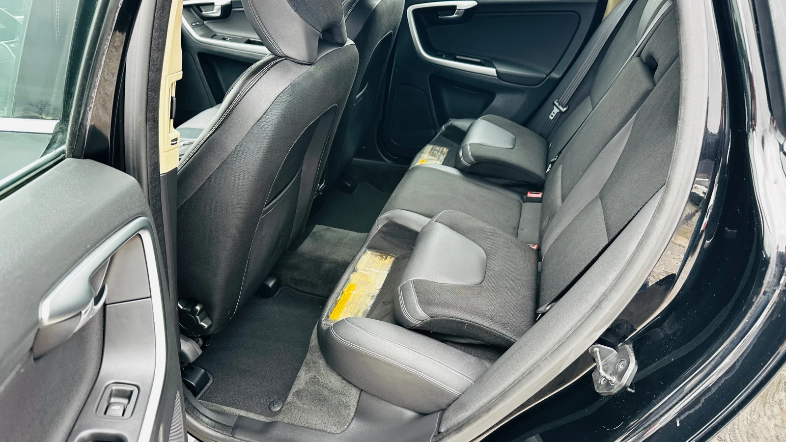 Volvo XC60 2.4d5-автоматик 4х4, снимка 9 - Автомобили и джипове - 54033377