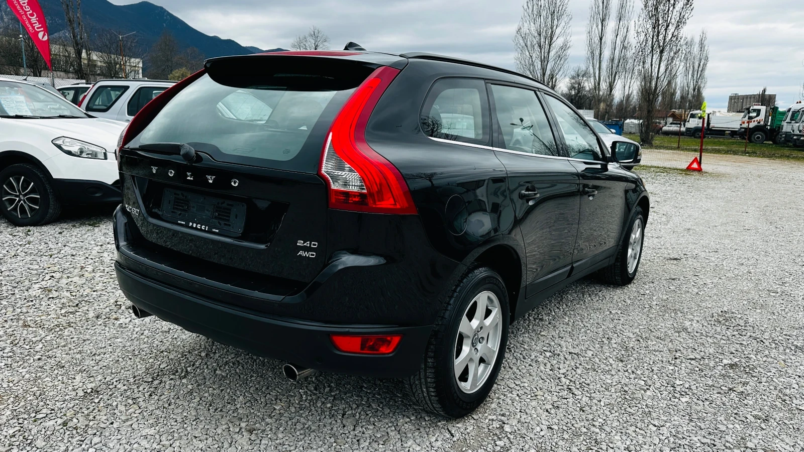 Volvo XC60 2.4d5-автоматик 4х4, снимка 4 - Автомобили и джипове - 54033377
