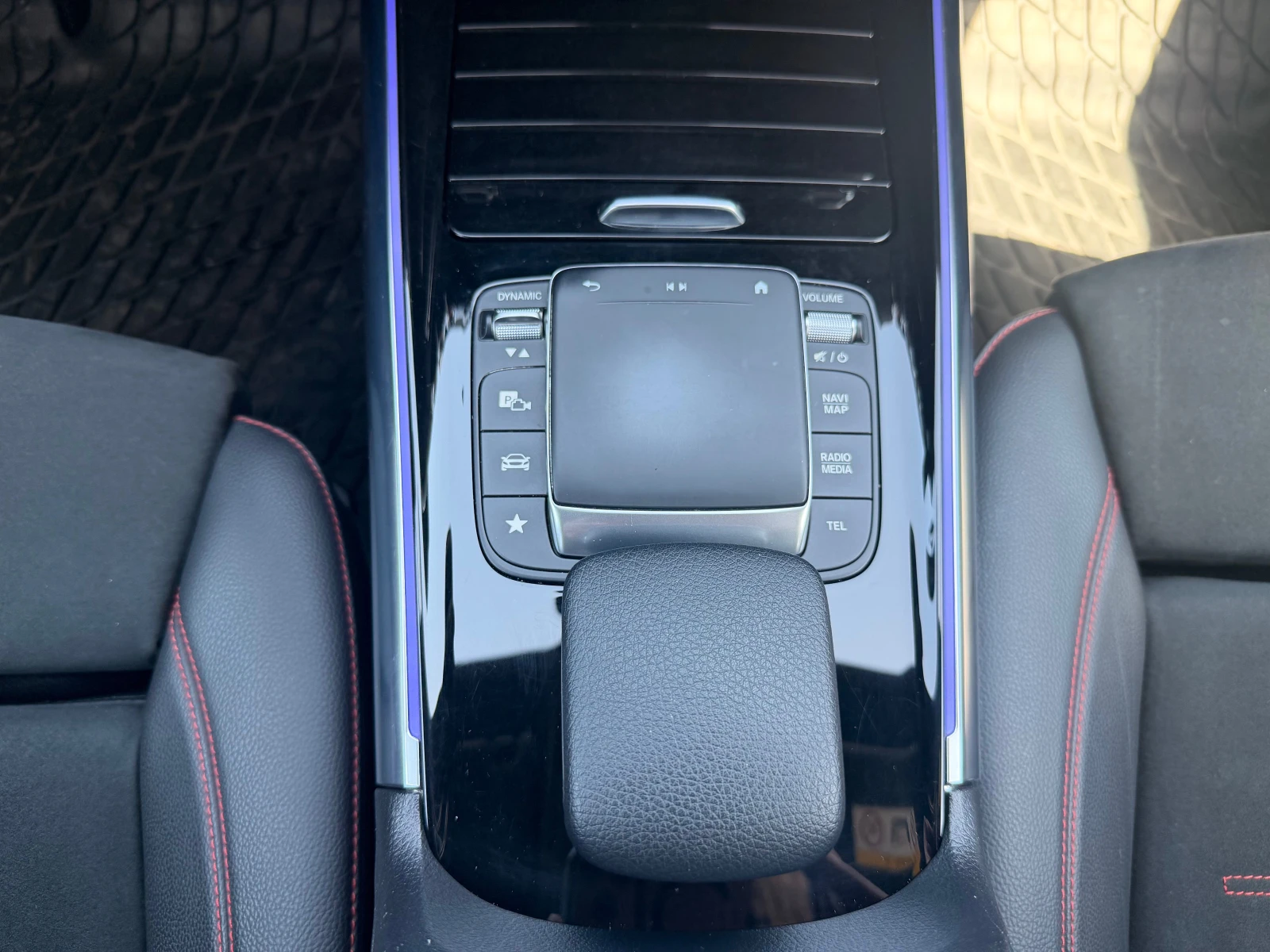 Mercedes-Benz GLA 200 AMG 4x4, снимка 11 - Автомобили и джипове - 54227006