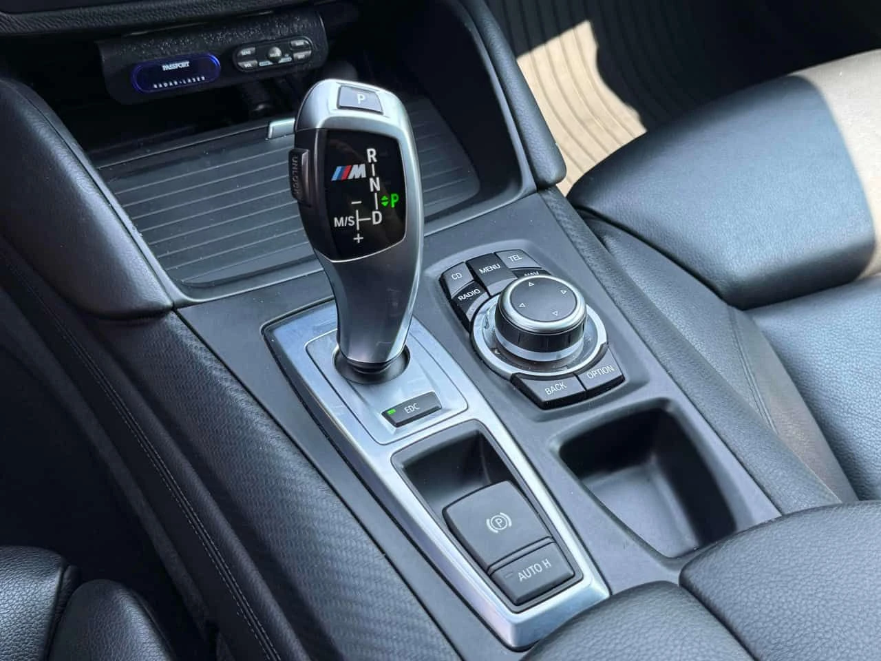 BMW X6 M * HEAD UP DISPLAY* ВАКУМ НА ВРАТИТЕ* ШИБИДАХ* , снимка 17 - Автомобили и джипове - 55557105