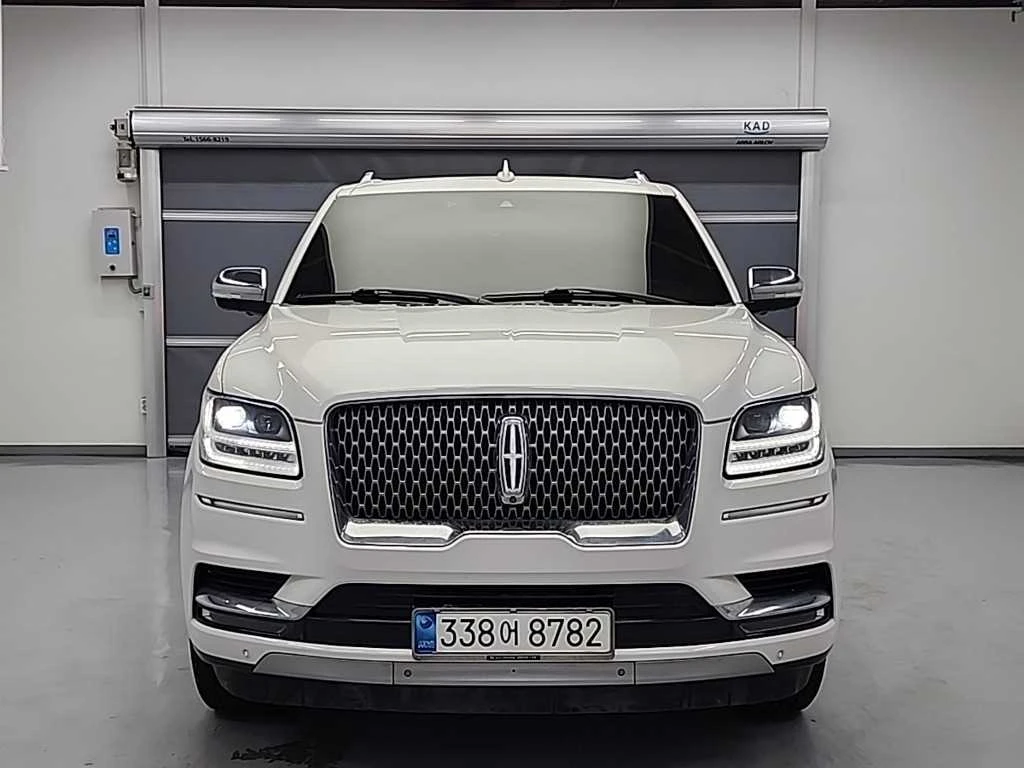 Lincoln Navigator 3.5* BLIND SPOT* МАСАЖ* HUD* 360* ЛЮК* КРАЙНА ЦЕНА, снимка 2 - Автомобили и джипове - 55595189