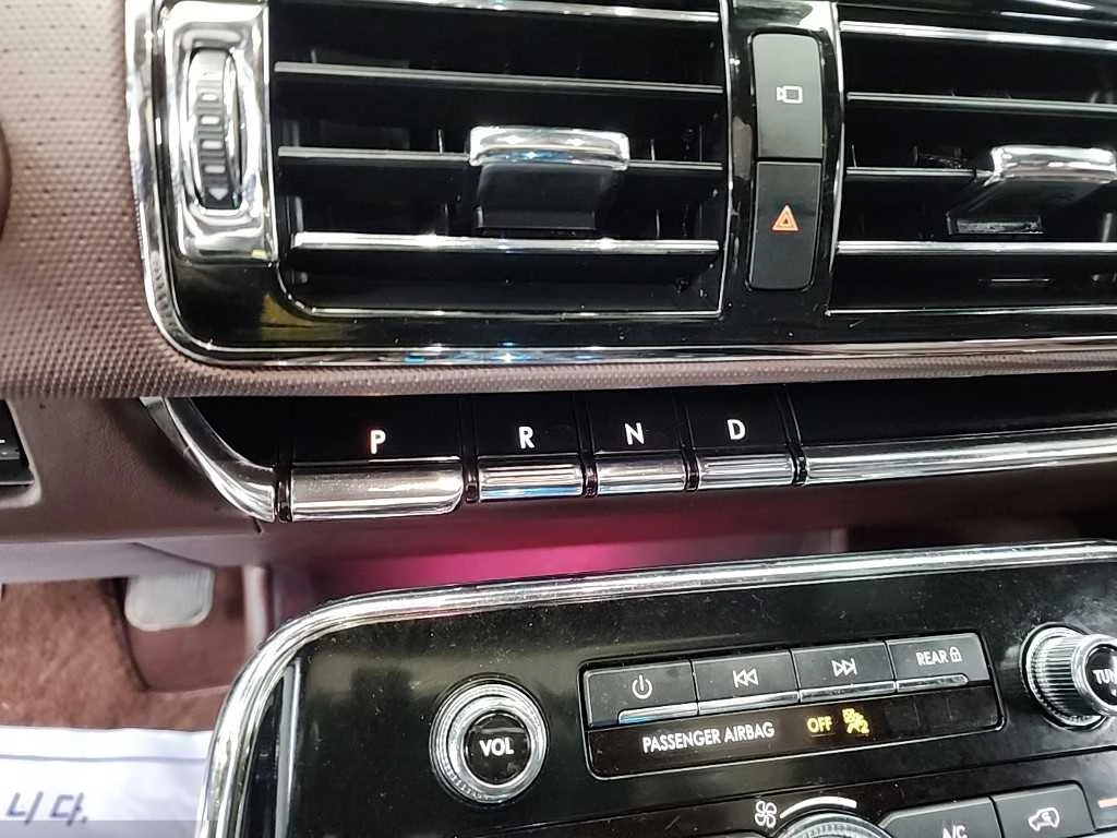 Lincoln Navigator 3.5* BLIND SPOT* МАСАЖ* HUD* 360* ЛЮК* КРАЙНА ЦЕНА, снимка 8 - Автомобили и джипове - 55595189
