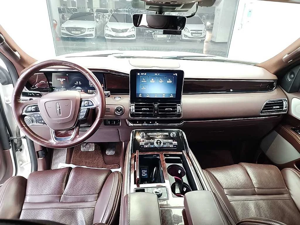 Lincoln Navigator 3.5* BLIND SPOT* МАСАЖ* HUD* 360* ЛЮК* КРАЙНА ЦЕНА, снимка 7 - Автомобили и джипове - 55595189